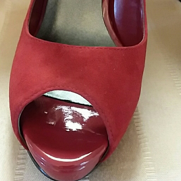 Red Nine West size 5 1/2 never worn red suede heel - Picture 8 of 8